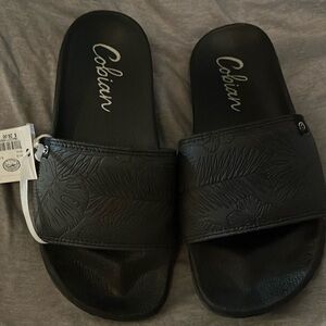 Women’s size 6 sandals Cobian Bahia
